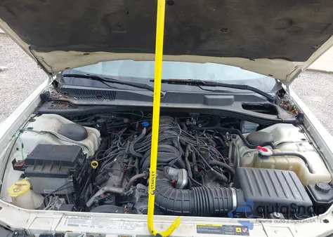 2005 Chrysler 300C z USA, uszkodzony, nr VIN 2C3JA63H65H577256